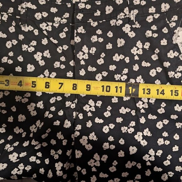 Women's Mid-Rise Slim-Fit 5 Inch Inseam Khaki Short - Picture 9 of 10